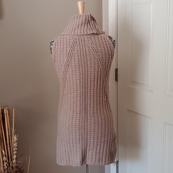 Banana Republic sleeveless tunic sweater, size S - Picture 3 of 3